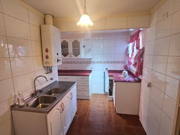 SE VENDE OPORTUNIDAD  CASA DE UN PISO EN VILLA BARCELONA