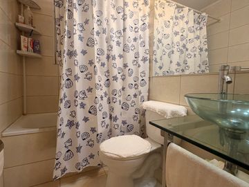 SE VENDE OPORTUNIDAD  CASA DE UN PISO EN VILLA BARCELONA