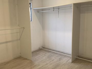 CASA FAMILIAR 5D LO BARNECHEA 4200 M2 PISCINA