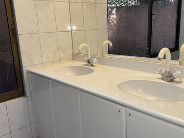 CASA FAMILIAR 5D LO BARNECHEA 4200 M2 PISCINA