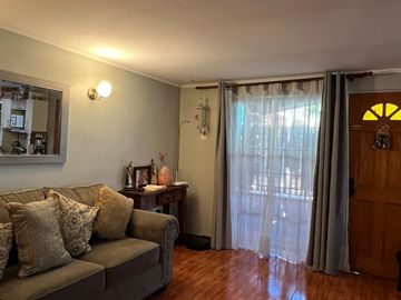 CASA 3D/1B EN PASAJE PUENTE ALTO ESTACIONAMIENTO