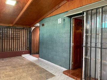 CASA 3D/1B EN PASAJE PUENTE ALTO ESTACIONAMIENTO