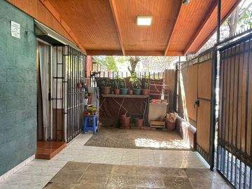 CASA 3D/1B EN PASAJE PUENTE ALTO ESTACIONAMIENTO