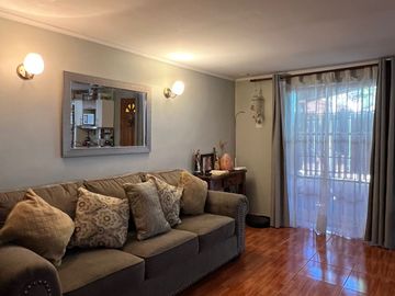 CASA 3D/1B EN PASAJE PUENTE ALTO ESTACIONAMIENTO