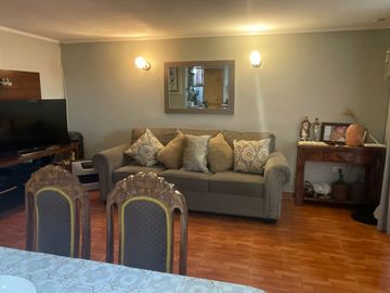 CASA 3D/1B EN PASAJE PUENTE ALTO ESTACIONAMIENTO