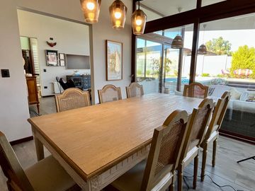 HERMOSA CASA NEOCHILENA EN VENTA, PIEDRA ROJA, CHICUREO