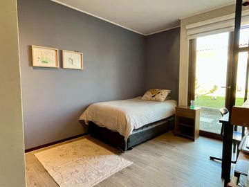 HERMOSA CASA NEOCHILENA EN VENTA, PIEDRA ROJA, CHICUREO