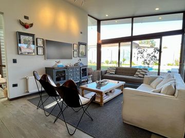 HERMOSA CASA NEOCHILENA EN VENTA, PIEDRA ROJA, CHICUREO