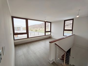 ESTRENA UNA CASA NUNCA HABITADA EN SANTA ELENA, CHICUREO
