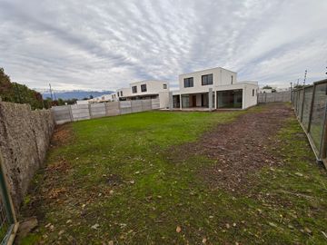 ESTRENA UNA CASA NUNCA HABITADA EN SANTA ELENA, CHICUREO