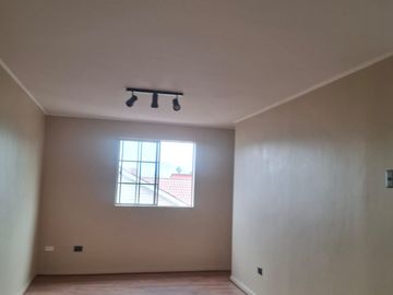 CASA EN PASAJE CERRADO CON SUITE Y PATIO TECHADO, MAIPÚ