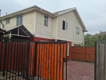 CASA EN PASAJE CERRADO CON SUITE Y PATIO TECHADO, MAIPÚ