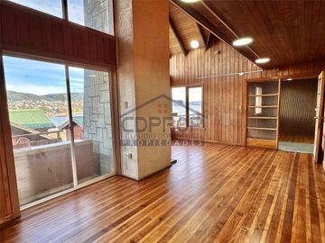 ALTO POTENCIAL, VISTA AL MAR, CASA REMODELADA CENTRO ANCUD