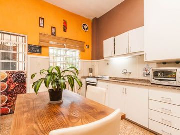 VENTA Casa 3 ambientes con local en Lomas.
