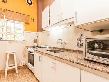 VENTA Casa 3 ambientes con local en Lomas.