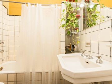 VENTA Casa 3 ambientes con local en Lomas.