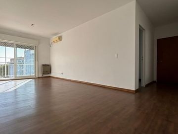 VENTA 4 AMB C/COCHERA EN FLORES