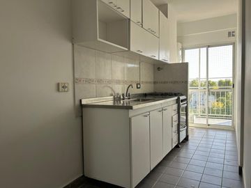 VENTA 4 AMB C/COCHERA EN FLORES