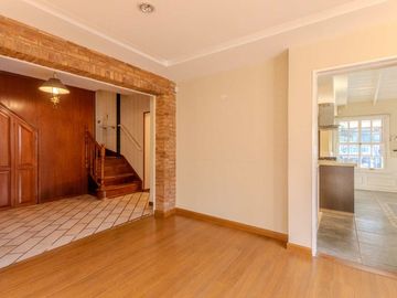 EXCELENTE CASA CHALET 6 AMBIENTES EN ADROGUE