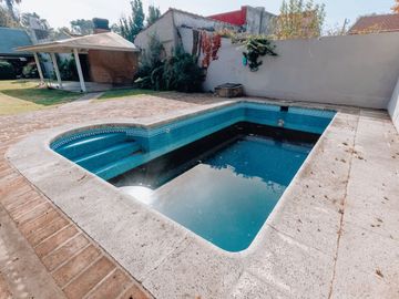 EXCELENTE CASA CHALET 6 AMBIENTES EN ADROGUE