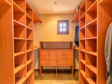 EXCELENTE CASA CHALET 6 AMBIENTES EN ADROGUE