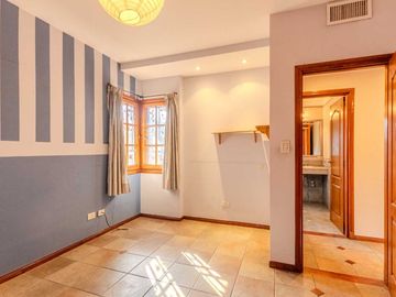 EXCELENTE CASA CHALET 6 AMBIENTES EN ADROGUE