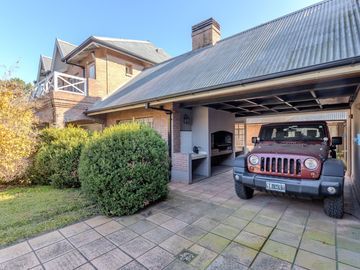 EXCELENTE CASA CHALET 6 AMBIENTES EN ADROGUE