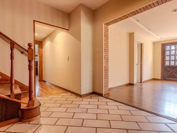 EXCELENTE CASA CHALET 6 AMBIENTES EN ADROGUE