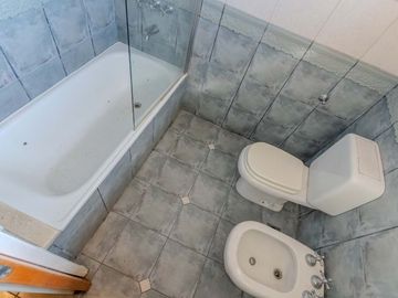 EXCELENTE CASA CHALET 6 AMBIENTES EN ADROGUE