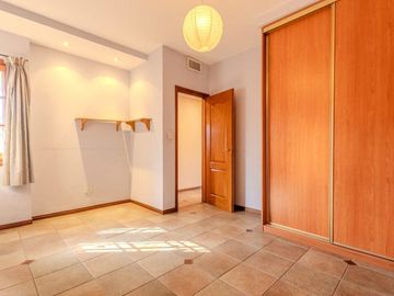 EXCELENTE CASA CHALET 6 AMBIENTES EN ADROGUE