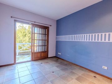 EXCELENTE CASA CHALET 6 AMBIENTES EN ADROGUE