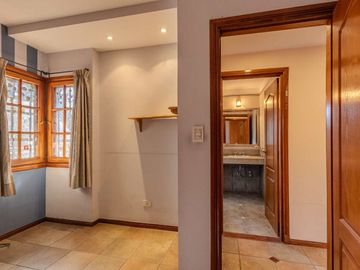 EXCELENTE CASA CHALET 6 AMBIENTES EN ADROGUE