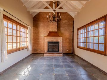 EXCELENTE CASA CHALET 6 AMBIENTES EN ADROGUE