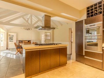 EXCELENTE CASA CHALET 6 AMBIENTES EN ADROGUE