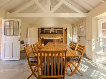 EXCELENTE CASA CHALET 6 AMBIENTES EN ADROGUE