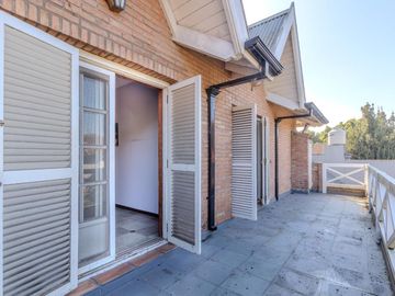 EXCELENTE CASA CHALET 6 AMBIENTES EN ADROGUE