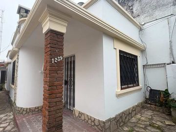 Departamento Tipo Casa en alquiler en Lanus Este