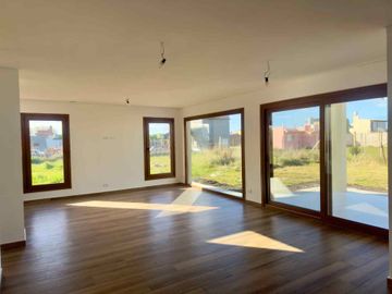 VENTA CASA 5AMB A ESTRENAR - ATLANTIDA STA. CLARA