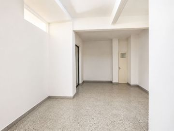 DEPÓSITO Ó LOCAL COMERCIAL 135 M2 CON SÓTANO