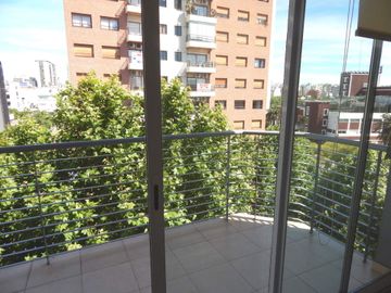 Monoambiente con balcón  en alquiler en Caballito