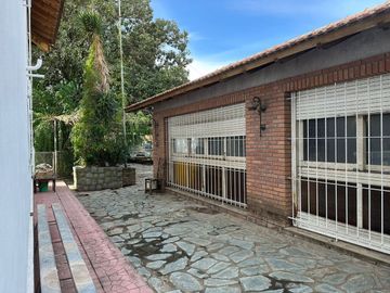 VENTA CASA QUINTA 4 AMB INVERSOR PILAR GRAN LOTE