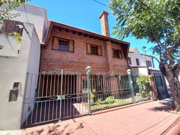 Venta casa 5 amb, jardín, cochera parrilla Olivos