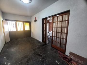Venta casa 5 amb, jardín, cochera parrilla Olivos