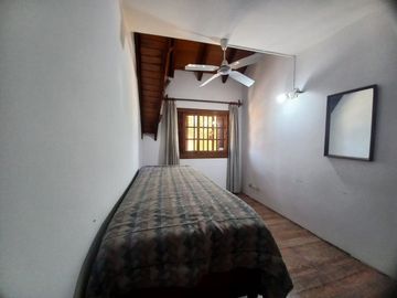 Venta casa 5 amb, jardín, cochera parrilla Olivos