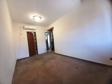 Venta casa 5 amb, jardín, cochera parrilla Olivos