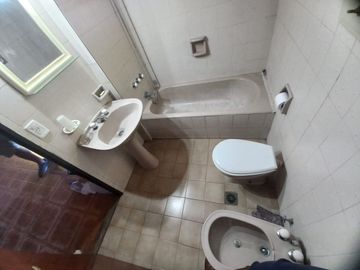Venta casa 5 amb, jardín, cochera parrilla Olivos