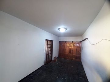 Venta casa 5 amb, jardín, cochera parrilla Olivos