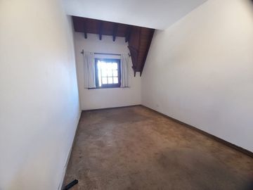 Venta casa 5 amb, jardín, cochera parrilla Olivos