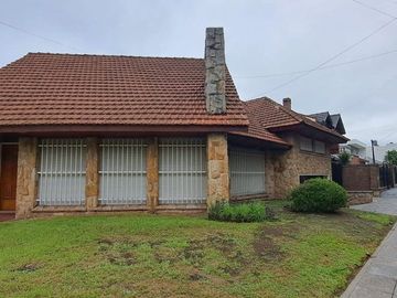 VENTA CASA 4 AMBIENTES VILLA SARMIENTO