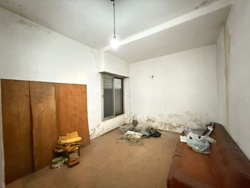 VENTA CASA TERRENO 3 AMB EN CASEROS A REFACCIONAR